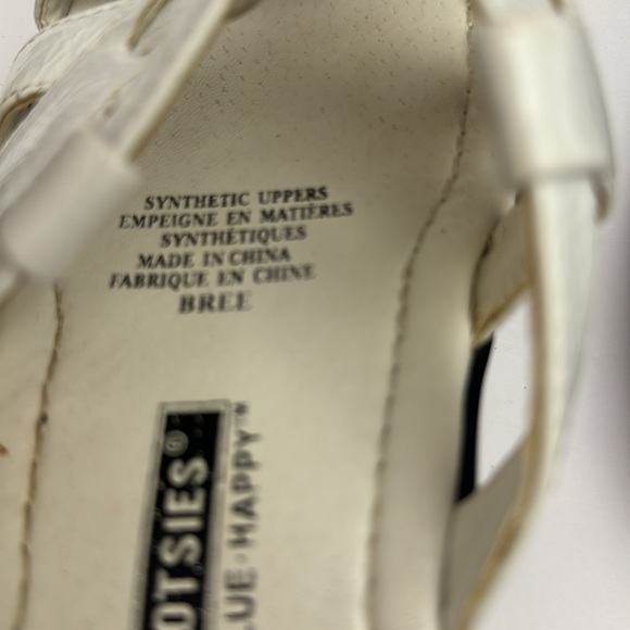 Tender Tootsies White slip on Comfort Sandals - Picture 4 of 6